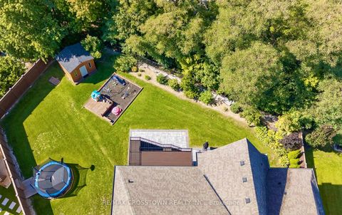 Photo 4 at 10 Annsleywood Court, Kleinburg, Vaughan