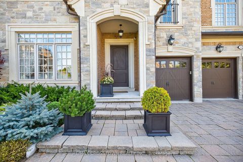 Photo 5 at 10 Annsleywood Court, Kleinburg, Vaughan