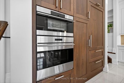 Photo 10 at 10 Annsleywood Court, Kleinburg, Vaughan