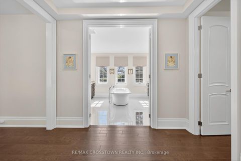 Photo 24 at 10 Annsleywood Court, Kleinburg, Vaughan