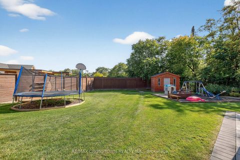 Photo 47 at 10 Annsleywood Court, Kleinburg, Vaughan