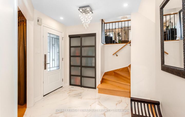 Photo 4 at 5596 Haddon Hall Road, Central Erin Mills, Mississauga