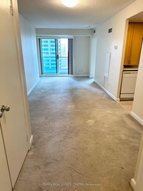 Photo 9 at 2116 - 8 Park Road, Moore Park, Toronto