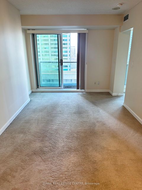 Photo 10 at 2116 - 8 Park Road, Moore Park, Toronto