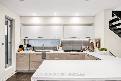 Photo 11 at 270 Euclid Avenue, Bellwoods, Toronto