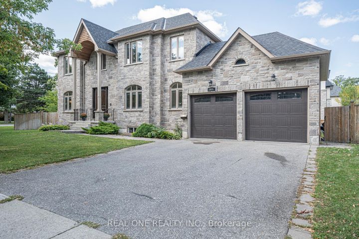 Photo 2 at 2095 Springfield Road, Sheridan, Mississauga