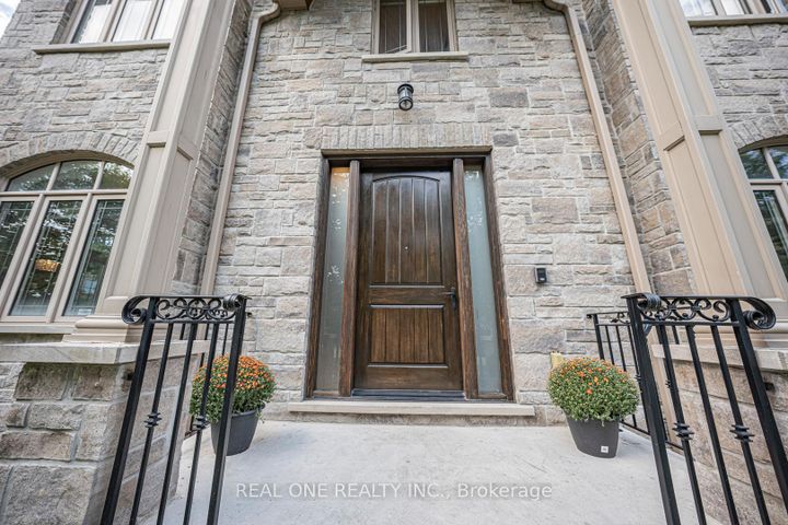 Photo 3 at 2095 Springfield Road, Sheridan, Mississauga