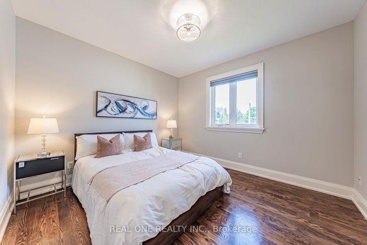Photo 16 at 2095 Springfield Road, Sheridan, Mississauga