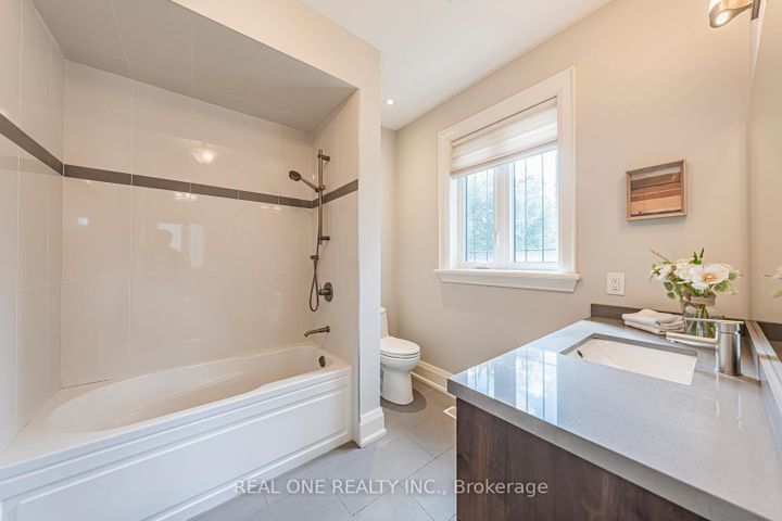 Photo 32 at 2095 Springfield Road, Sheridan, Mississauga