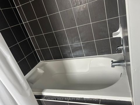 Photo 15 at 20 Toulouse Court, Cornell, Markham