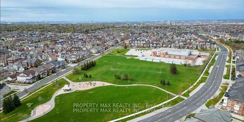 Photo 22 at 20 Toulouse Court, Cornell, Markham