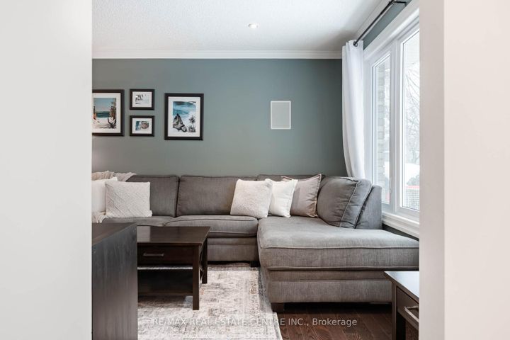 Photo 5 at 35 Treleaven Drive, Brampton South, Brampton