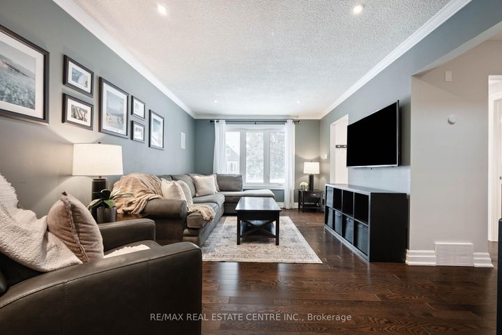 Photo 7 at 35 Treleaven Drive, Brampton South, Brampton