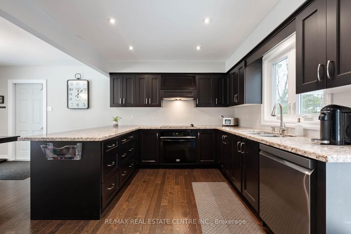 Photo 9 at 35 Treleaven Drive, Brampton South, Brampton