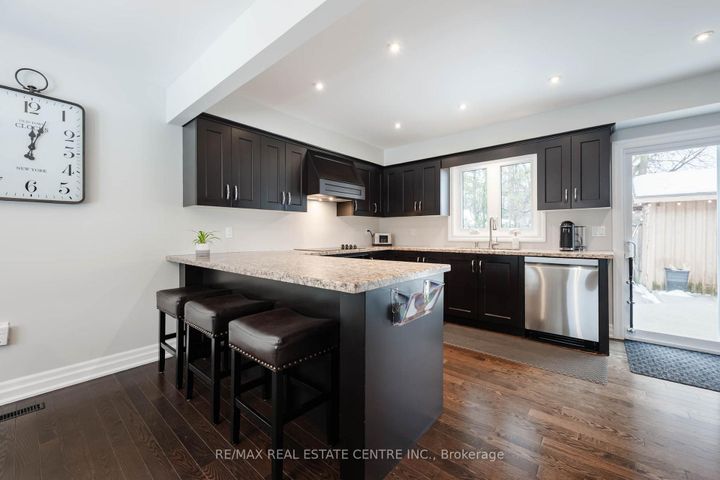 Photo 11 at 35 Treleaven Drive, Brampton South, Brampton