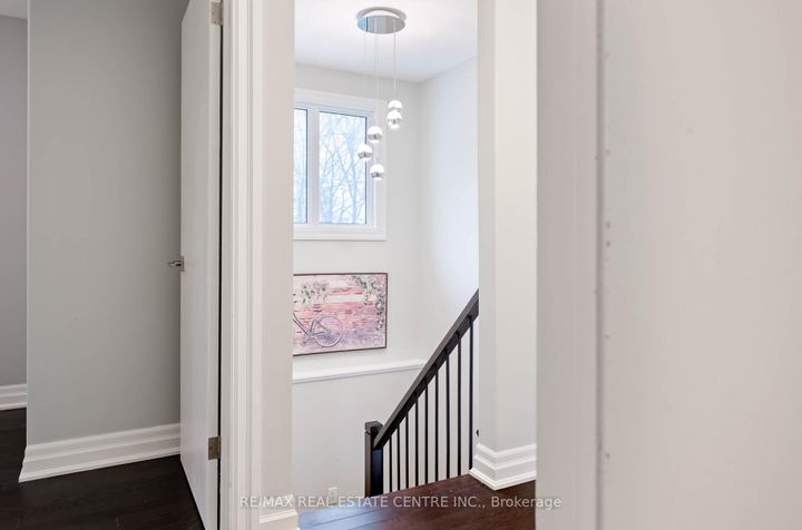 Photo 14 at 35 Treleaven Drive, Brampton South, Brampton