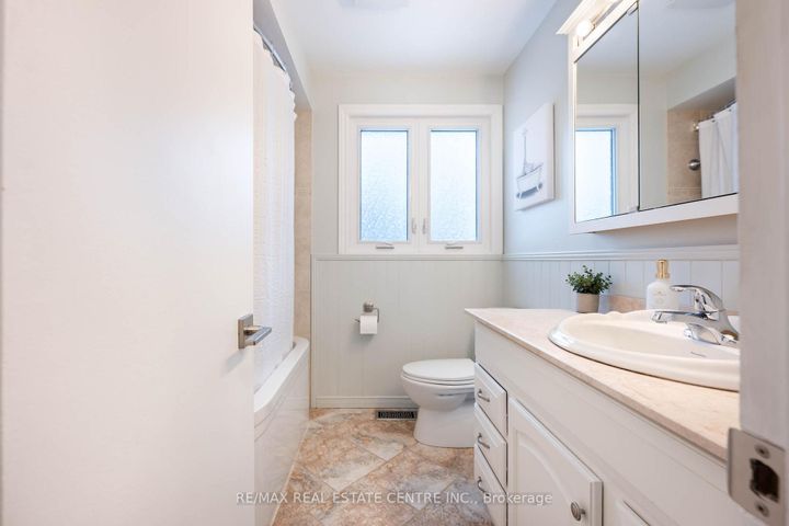 Photo 21 at 35 Treleaven Drive, Brampton South, Brampton