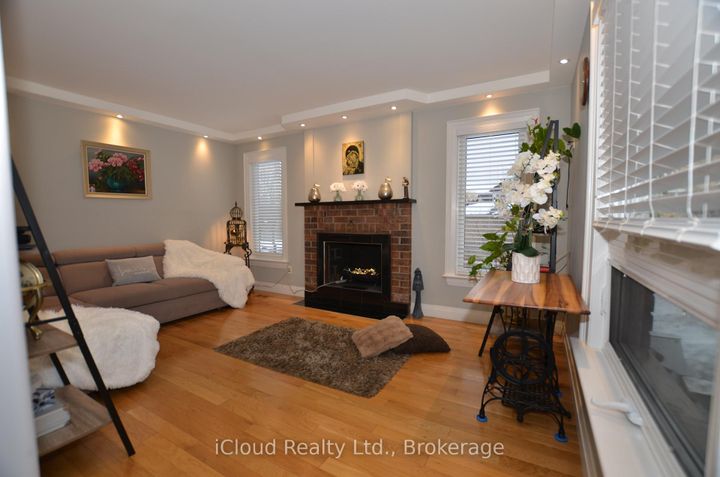 Photo 4 at 6539 Tripoli Terrace, Meadowvale, Mississauga