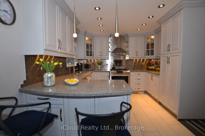 Photo 7 at 6539 Tripoli Terrace, Meadowvale, Mississauga