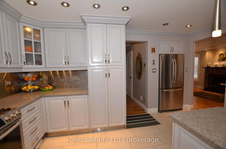 Photo 11 at 6539 Tripoli Terrace, Meadowvale, Mississauga