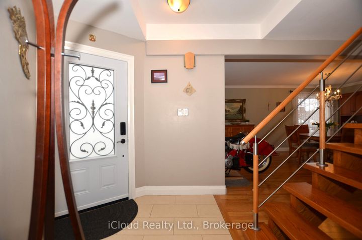 Photo 13 at 6539 Tripoli Terrace, Meadowvale, Mississauga
