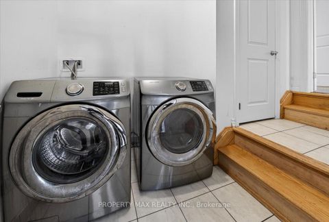 Photo 5 at 775 Chinook Path, Donevan, Oshawa