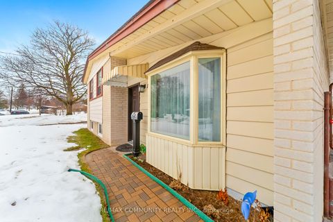 Photo 4 at 15 Ben Stanton Boulevard, Woburn, Toronto