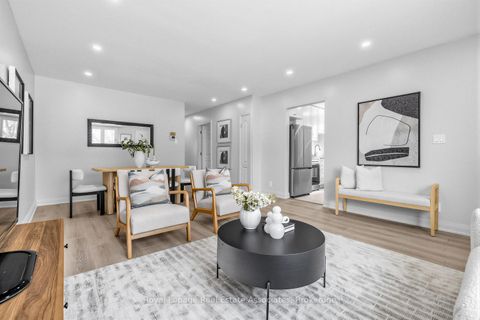 Photo 2 at 273 Bluegrass Boulevard, Crosby, Richmond Hill