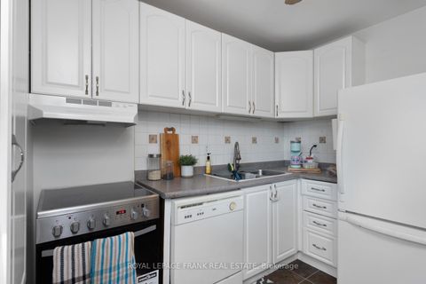 Photo 8 at 42 - 700 Harmony Road N, Pinecrest, Oshawa