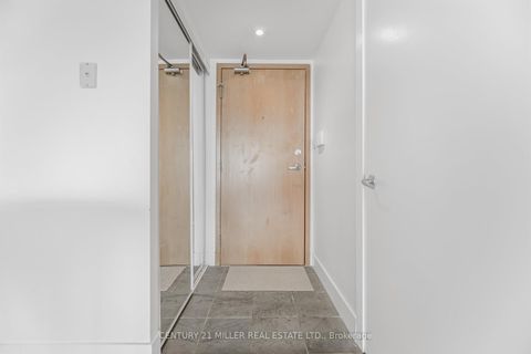 Photo 5 at 318 - 550 Queens Quay, Waterfront Communities C1, Toronto