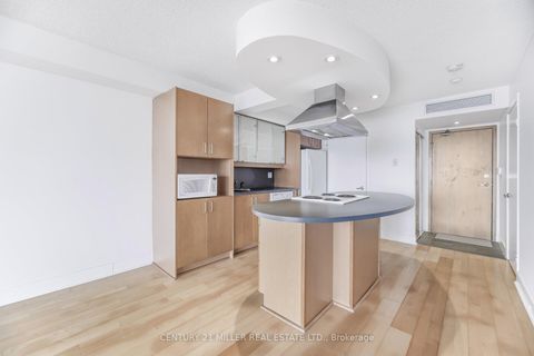 Photo 6 at 318 - 550 Queens Quay, Waterfront Communities C1, Toronto