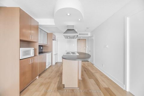 Photo 7 at 318 - 550 Queens Quay, Waterfront Communities C1, Toronto