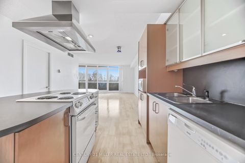 Photo 8 at 318 - 550 Queens Quay, Waterfront Communities C1, Toronto