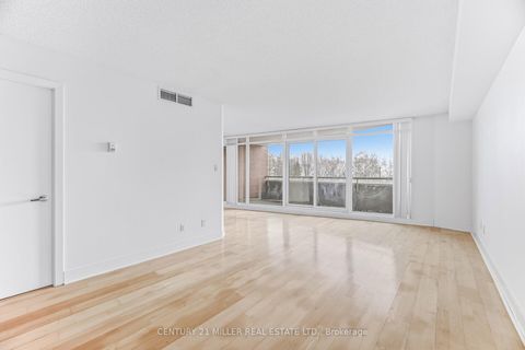 Photo 10 at 318 - 550 Queens Quay, Waterfront Communities C1, Toronto