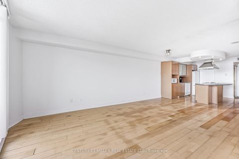 Photo 11 at 318 - 550 Queens Quay, Waterfront Communities C1, Toronto