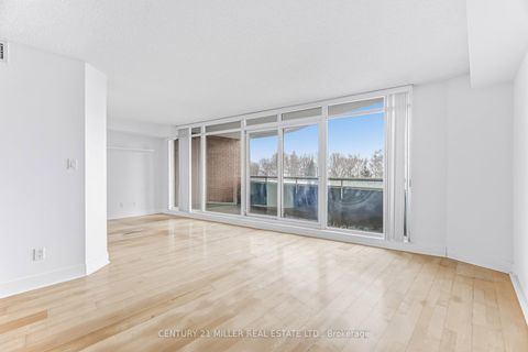 Photo 13 at 318 - 550 Queens Quay, Waterfront Communities C1, Toronto