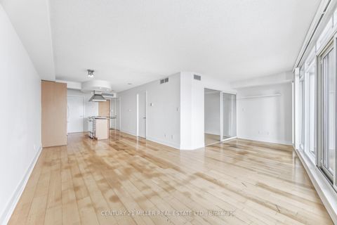 Photo 14 at 318 - 550 Queens Quay, Waterfront Communities C1, Toronto