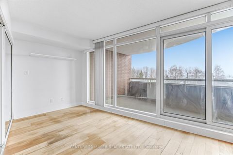 Photo 15 at 318 - 550 Queens Quay, Waterfront Communities C1, Toronto