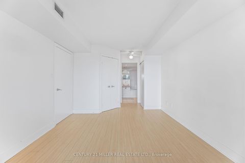 Photo 17 at 318 - 550 Queens Quay, Waterfront Communities C1, Toronto