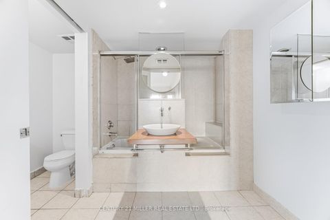 Photo 19 at 318 - 550 Queens Quay, Waterfront Communities C1, Toronto