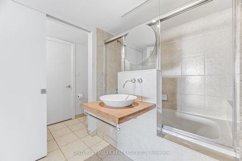 Photo 20 at 318 - 550 Queens Quay, Waterfront Communities C1, Toronto