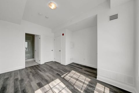 Photo 9 at 216 - 50 Lakebreeze Drive, Newcastle, Clarington