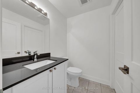 Photo 11 at 216 - 50 Lakebreeze Drive, Newcastle, Clarington