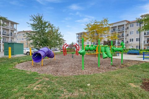 Photo 16 at 216 - 50 Lakebreeze Drive, Newcastle, Clarington