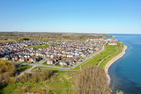 Photo 17 at 216 - 50 Lakebreeze Drive, Newcastle, Clarington