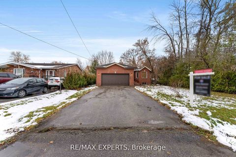 Photo 1 at 353 Walter Drive, Keswick South, Georgina