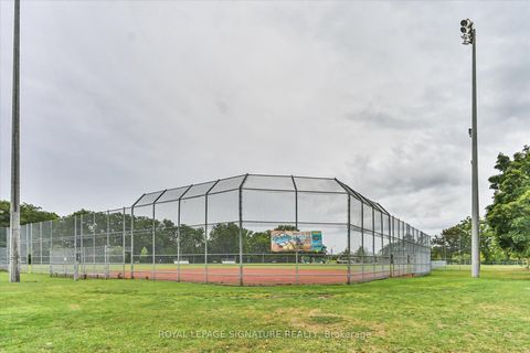 Photo 20 at 709 - 1 Leaside Park Drive, Thorncliffe Park, Toronto