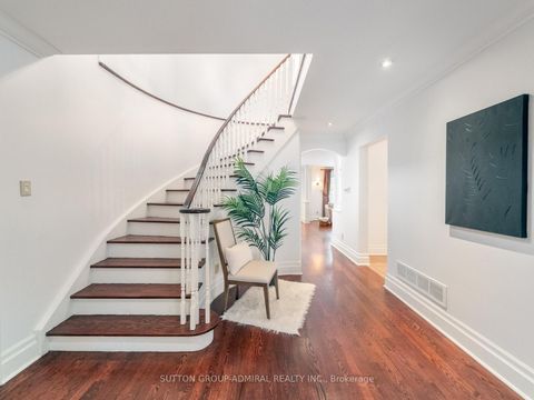 Photo 2 at 3 Larksong Court, Victoria Village, Toronto