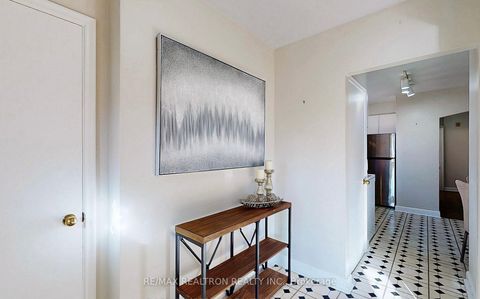 Photo 3 at 331 Boisdale Avenue, Harding, Richmond Hill