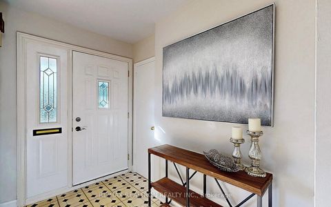 Photo 4 at 331 Boisdale Avenue, Harding, Richmond Hill